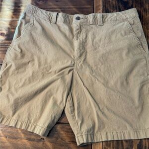 Magellan Men's Khaki Fish Gear Outdoors Cargo Shorts Size 40 Tan